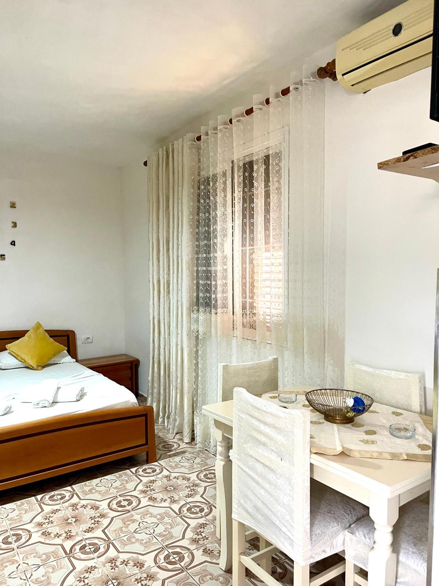 Guest House Dea Vlore Luaran gambar